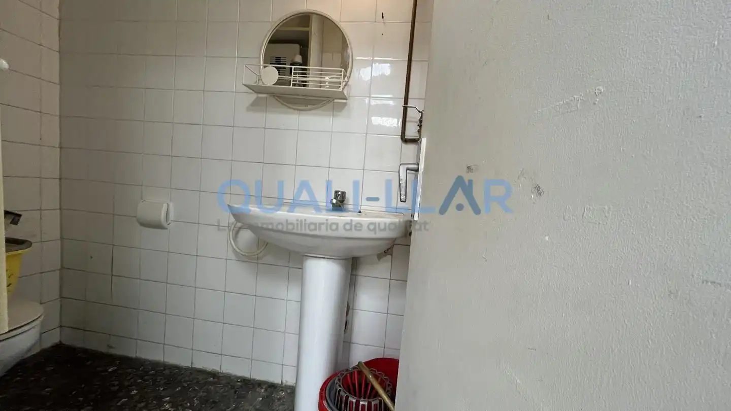 Badezimmer von Geschaftsraum zum Verkauf in Sant Feliu de Llobregat mit Terrasse