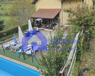 Vista exterior de Casa o xalet en venda en Sena de Luna amb Calefacció, Terrassa i Moblat