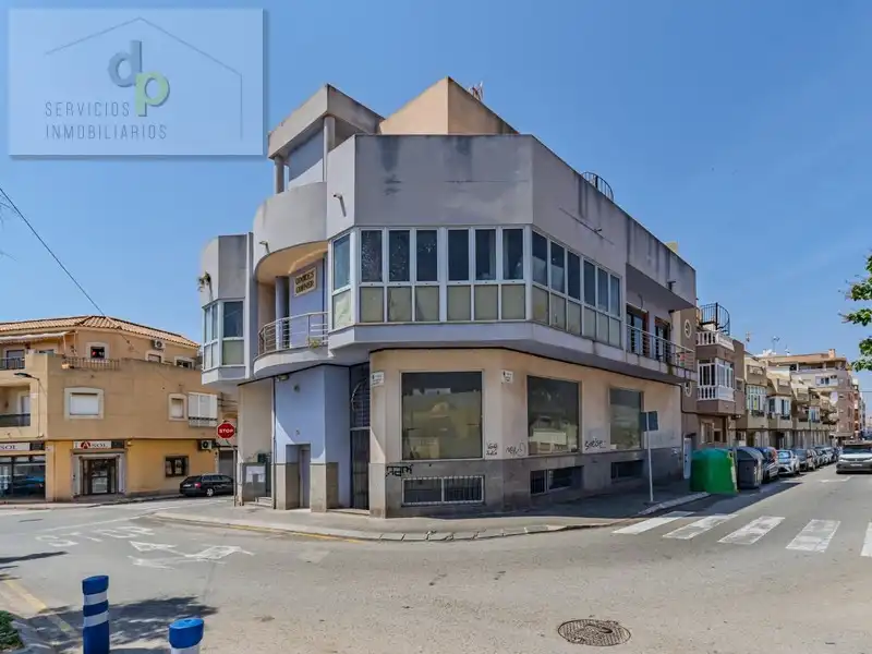 Local comercial en venta en Calle Patricio Zammit 42, imagen 2