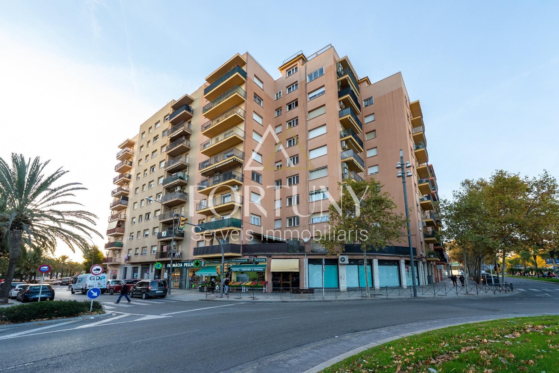 Exterior view of Flat for sale in Reus  with Air Conditioner