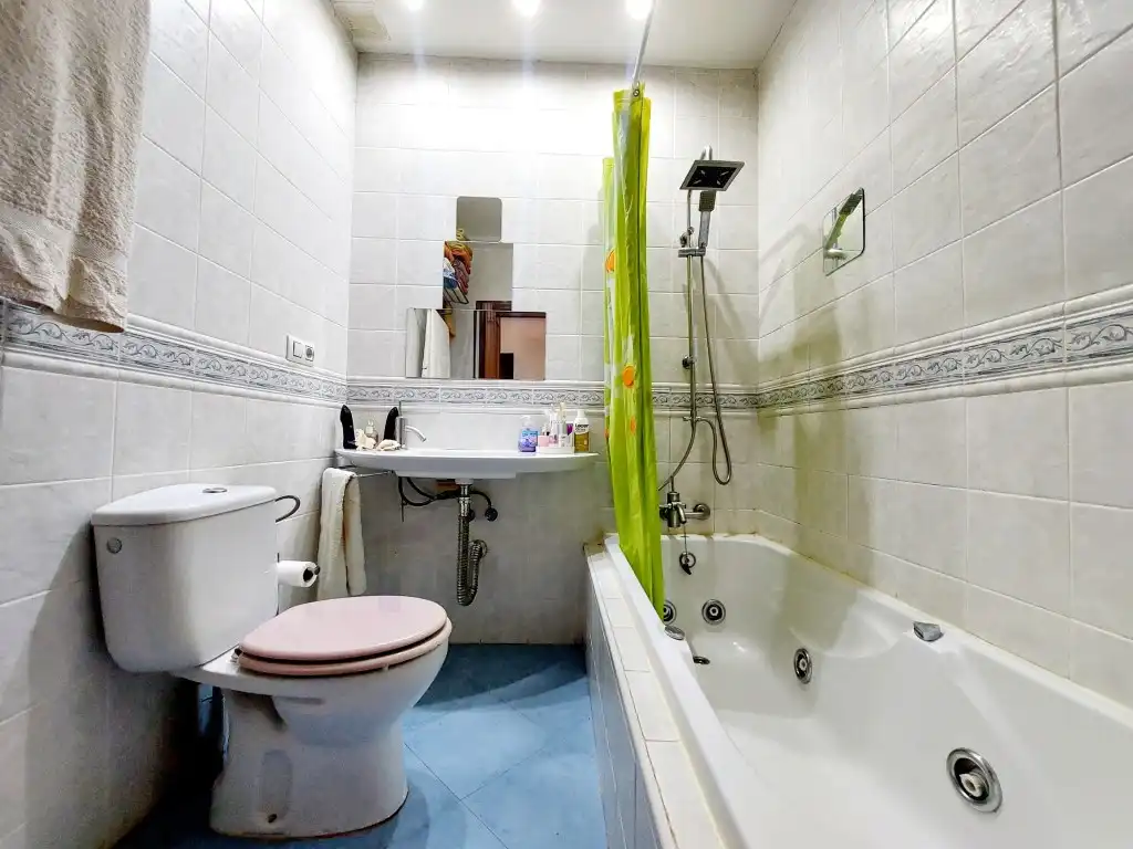 Badezimmer von Dachboden zum Verkauf in Badajoz