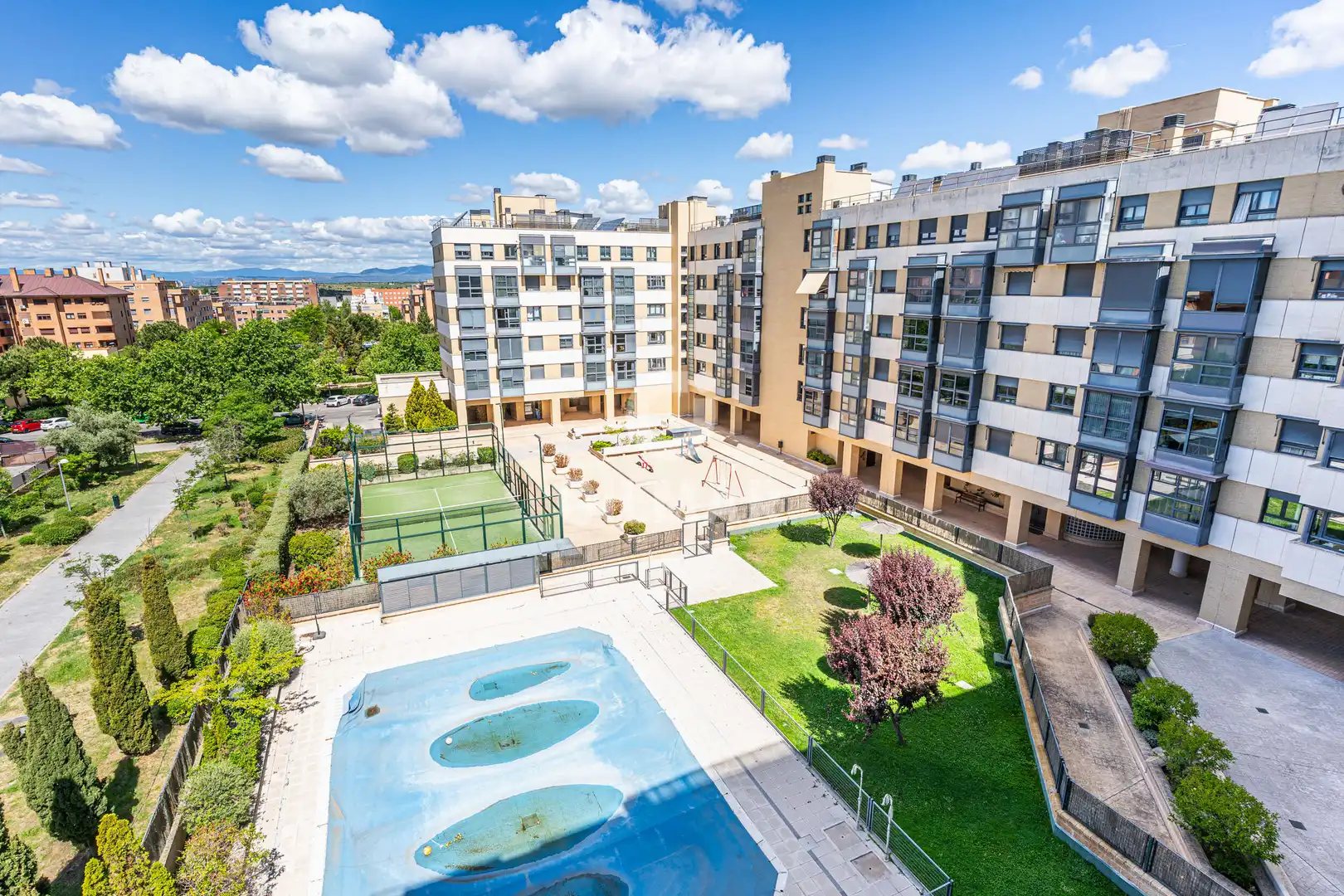 Schwimmbecken von Wohnung zum Verkauf in Madrid mit Heizung, Privatgarten und Abstellraum