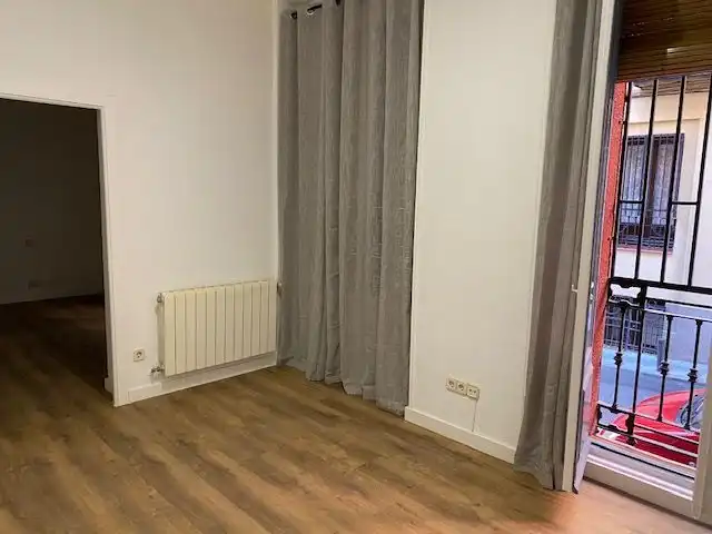 Dormitori de Apartament de lloguer en Madrid amb Calefacció