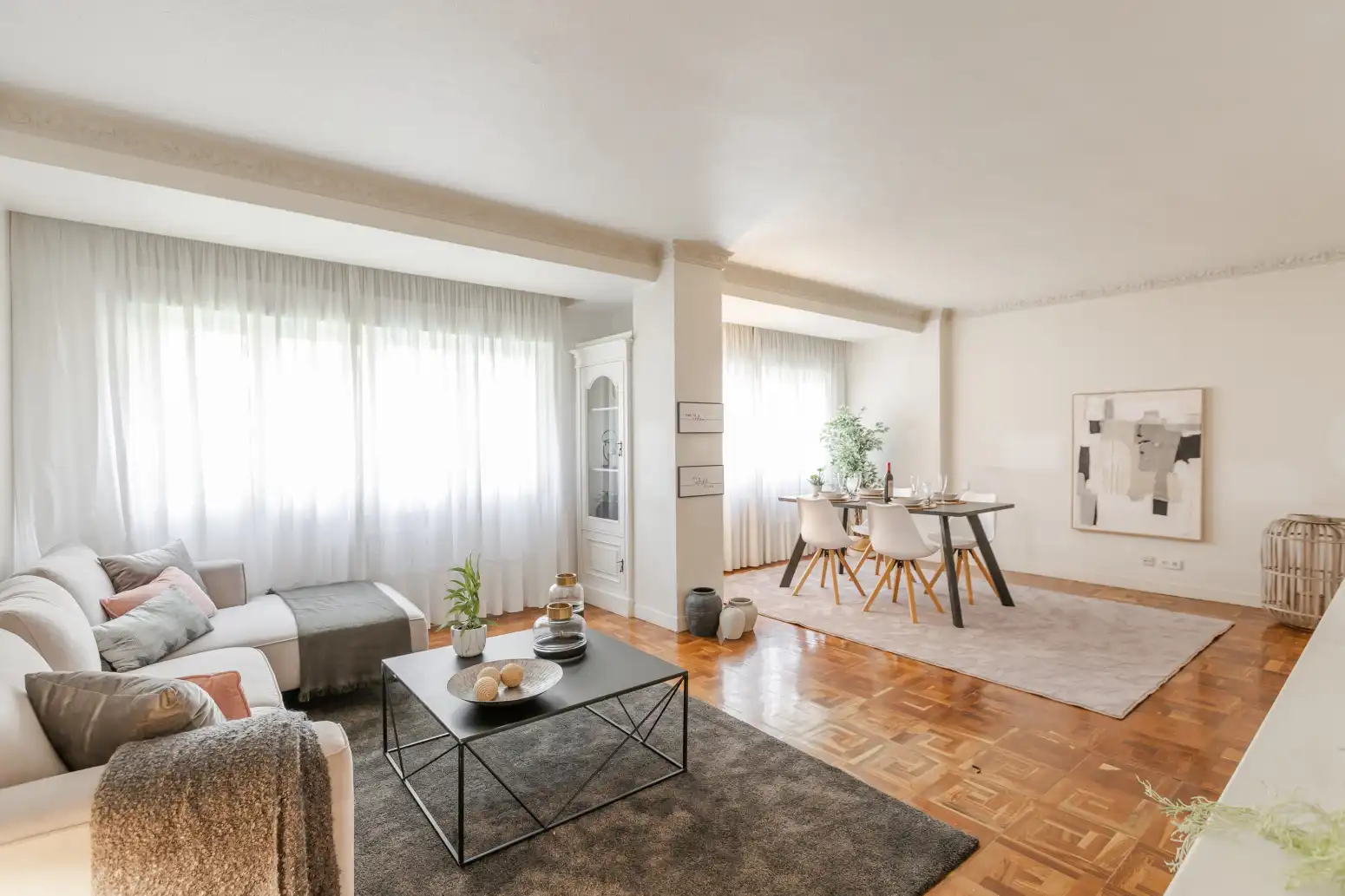 Sala de estar de Piso en venta en  Pamplona / Iruña con Calefacción y Parquet
