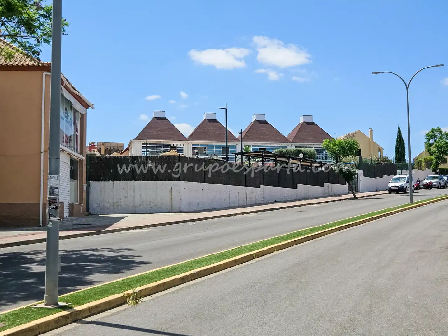 Exterior view of Detached homes for sale in Espartinas  with Air Conditioner, Heating and Oven