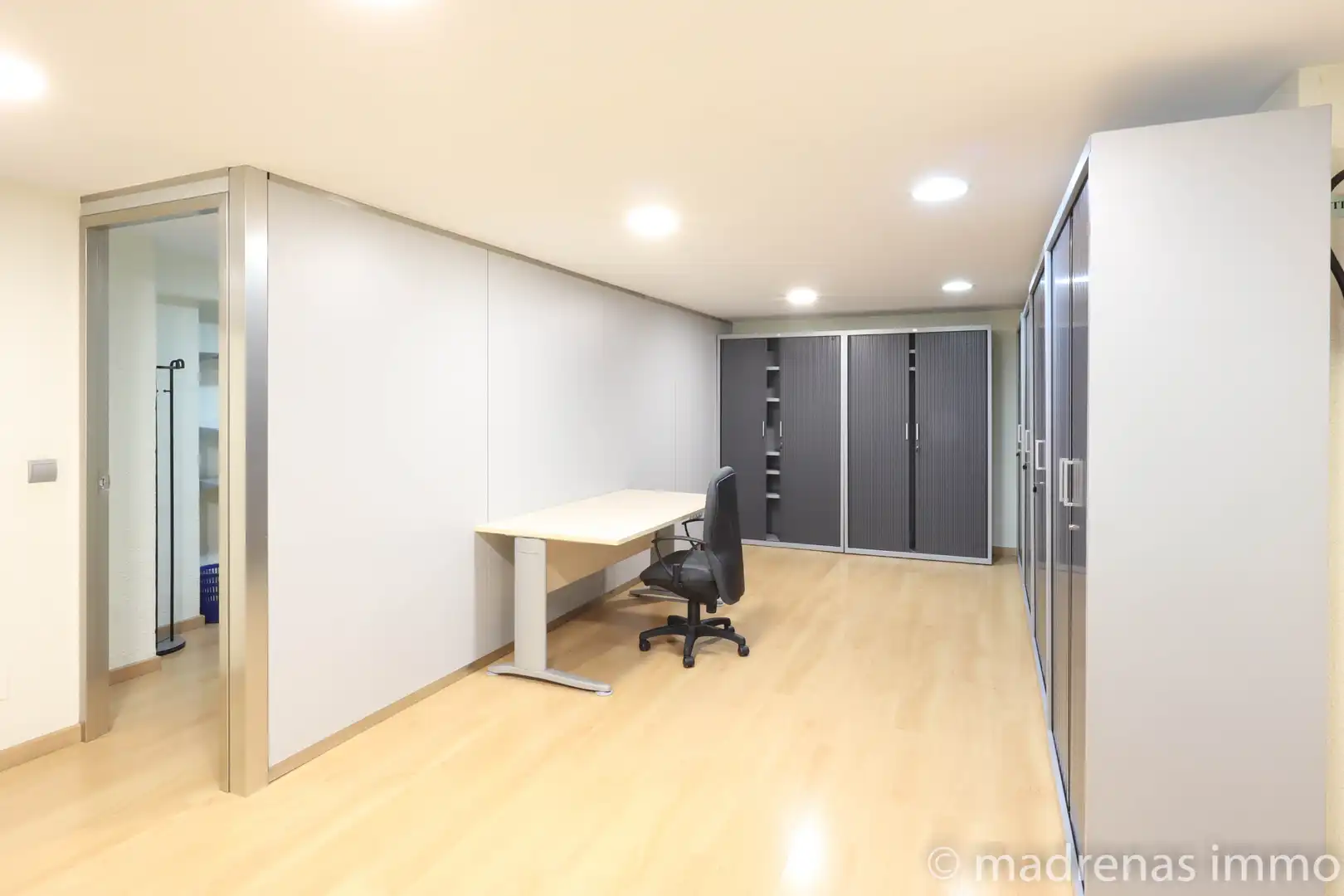 Oficina de lloguer en Girona amb Aire condicionat i Moblat