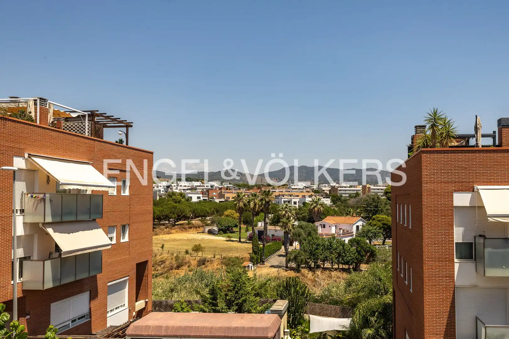 Vista exterior de Dúplex en venta en Montgat con Aire acondicionado, Calefacción y Jardín privado