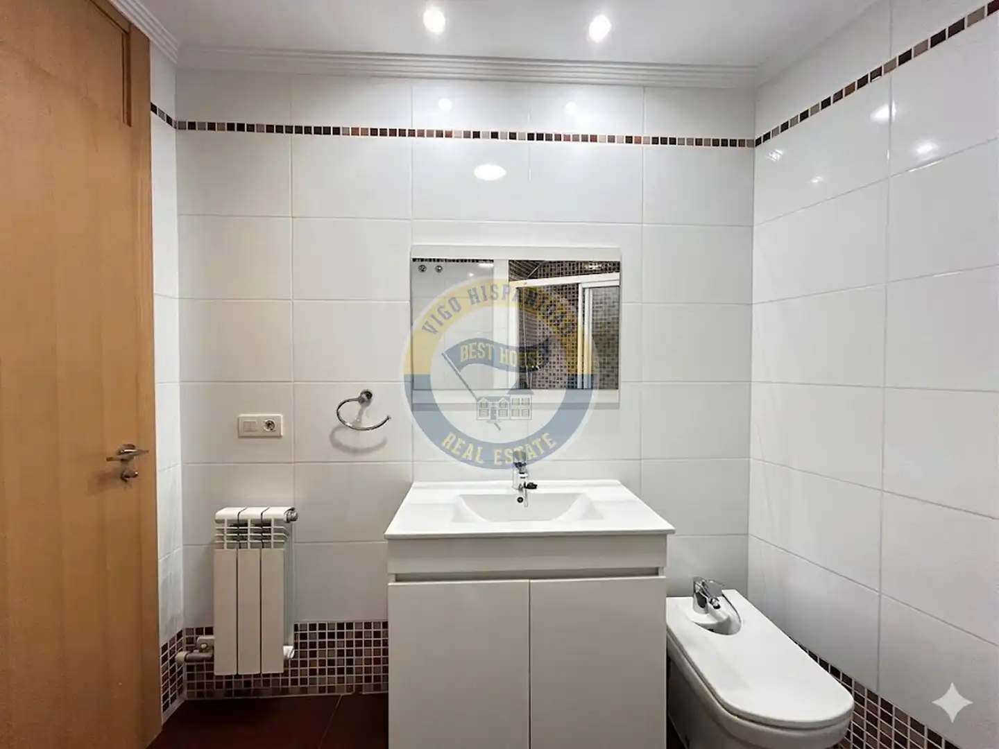 Bany de Apartament en venda en Vigo  amb Calefacció i Traster