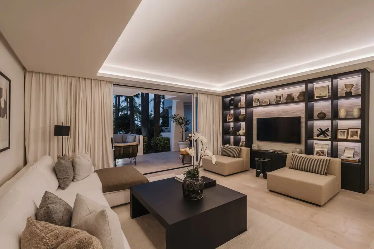 Living room of Ground floor for sale in Marbella  with Air Conditioner, Terrace and Storage room