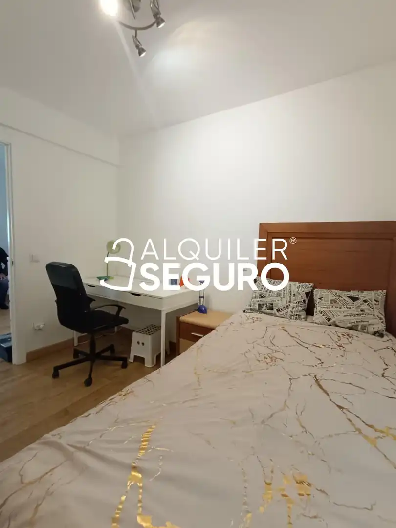 Bedroom of Flat for rent in Madrid  with Air Conditioner, Heating and Terrace