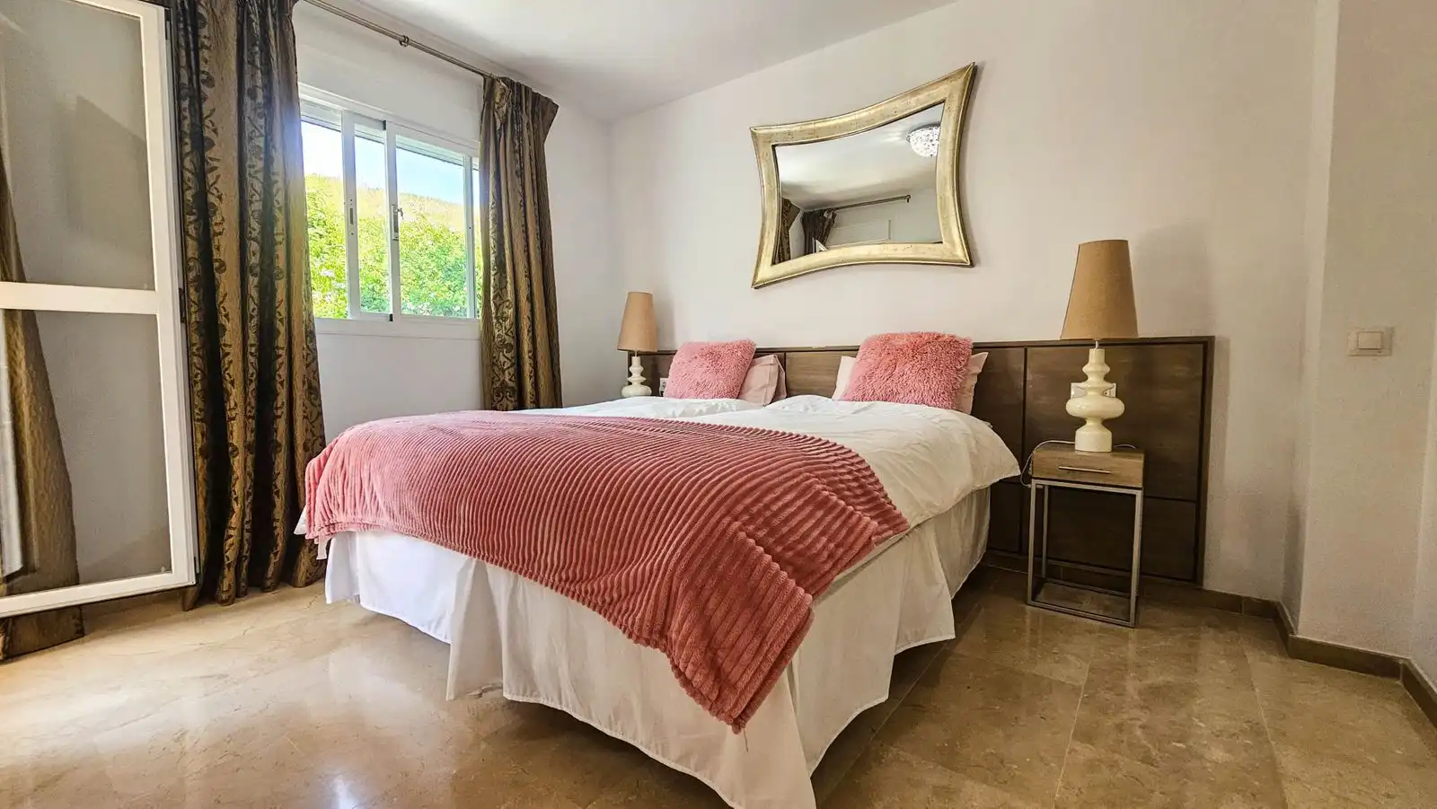 Habitación de Casa adosada en venta en Manilva con Aire acondicionado, Piscina y Amueblado