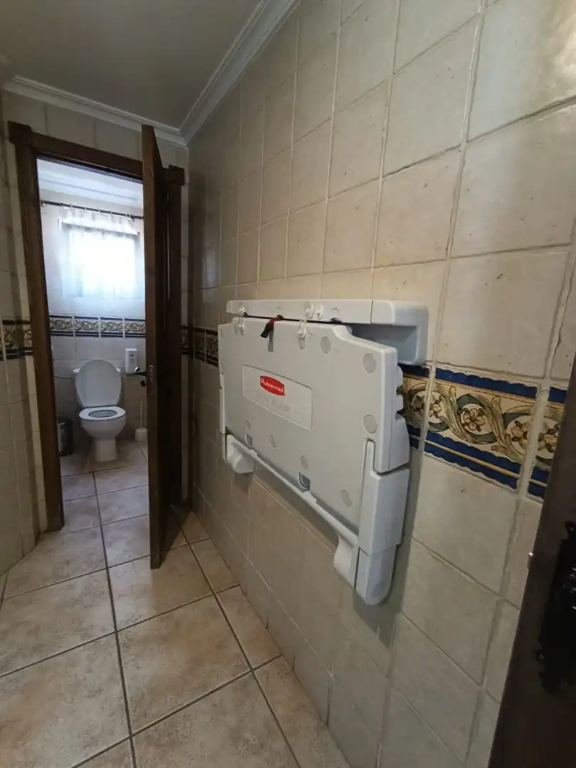Badezimmer von Geschaftsraum zum Verkauf in Albalate de Zorita mit Klimaanlage, Heizung und Terrasse