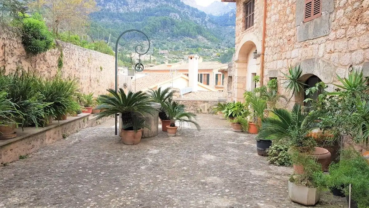 Houses for sale in Fornalutx
