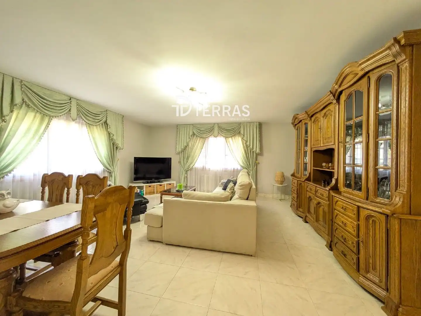 Sala d'estar de Casa o xalet en venda en Barro amb Calefacció, Jardí privat i Traster