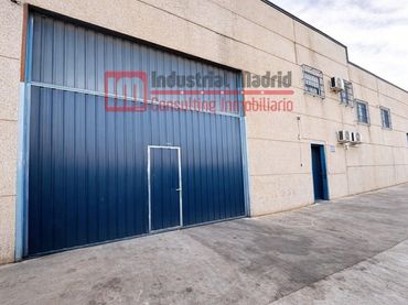Nave industrial en venta en Loeches