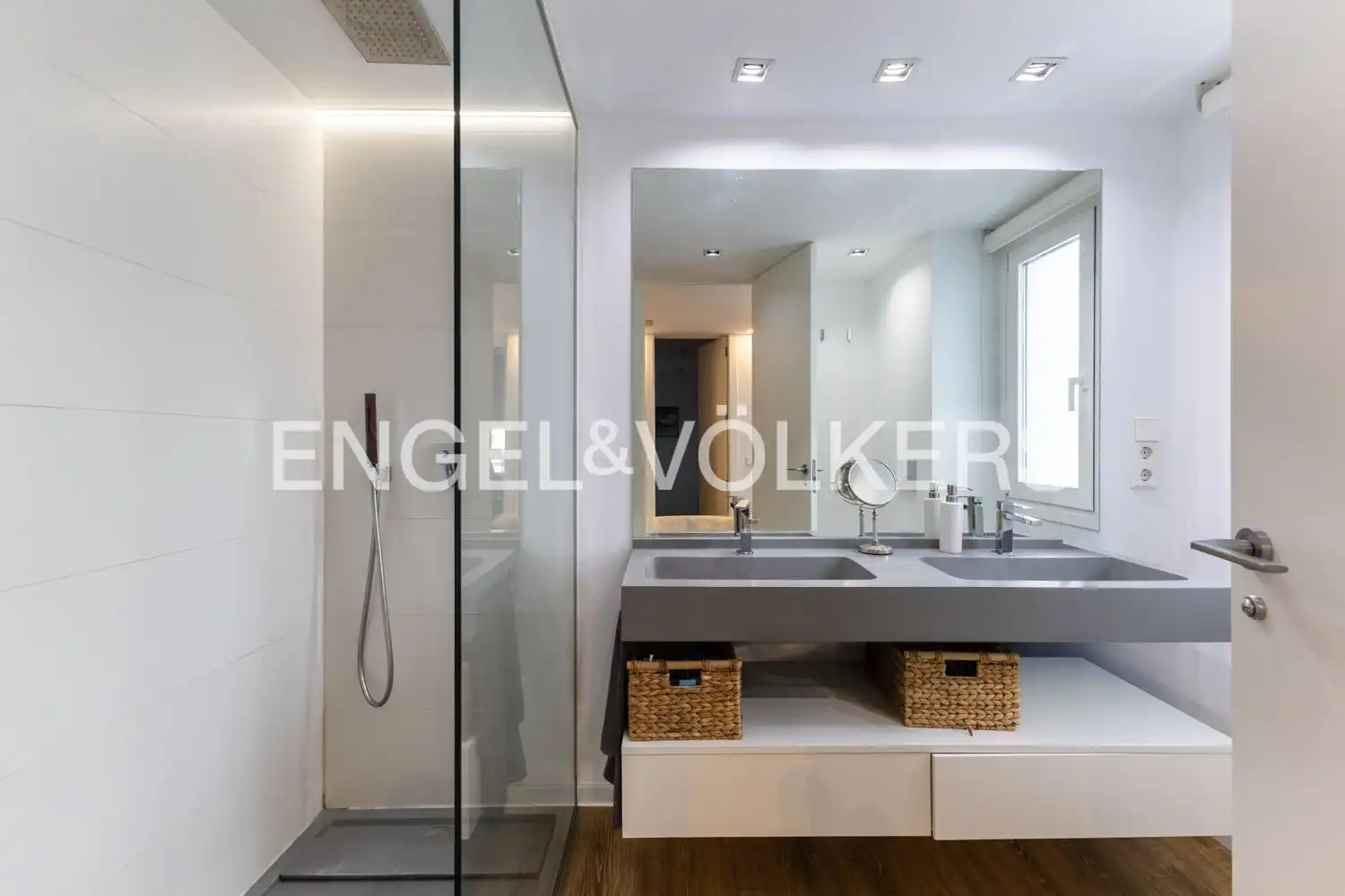 Badezimmer von Wohnung zur Miete in Extramurs