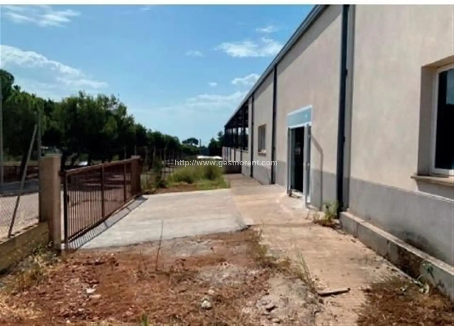 Vista exterior de Nau industrial en venda en Son Servera