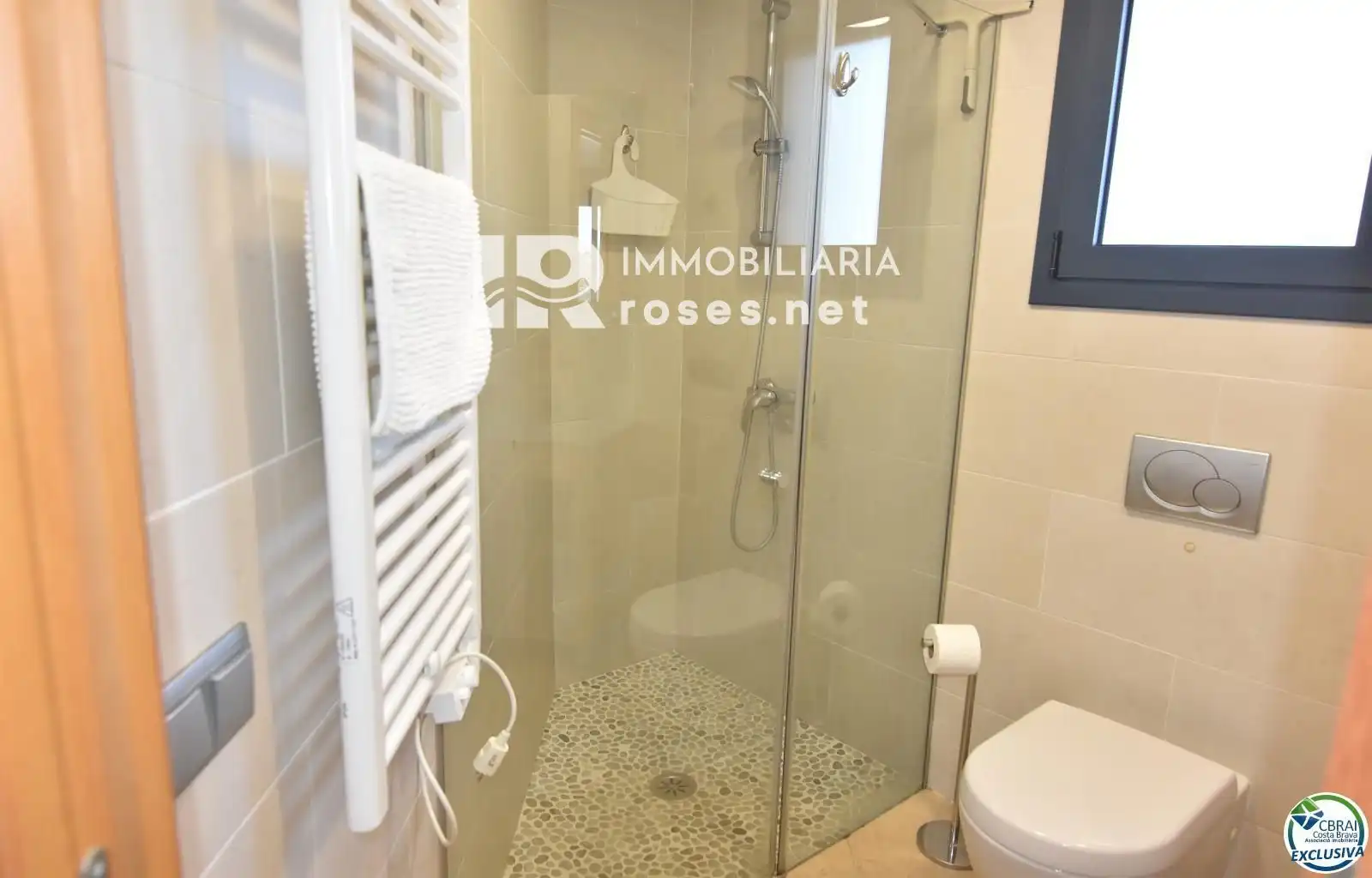 Baño de Piso en venta en Roses con Aire acondicionado, Terraza y Piscina