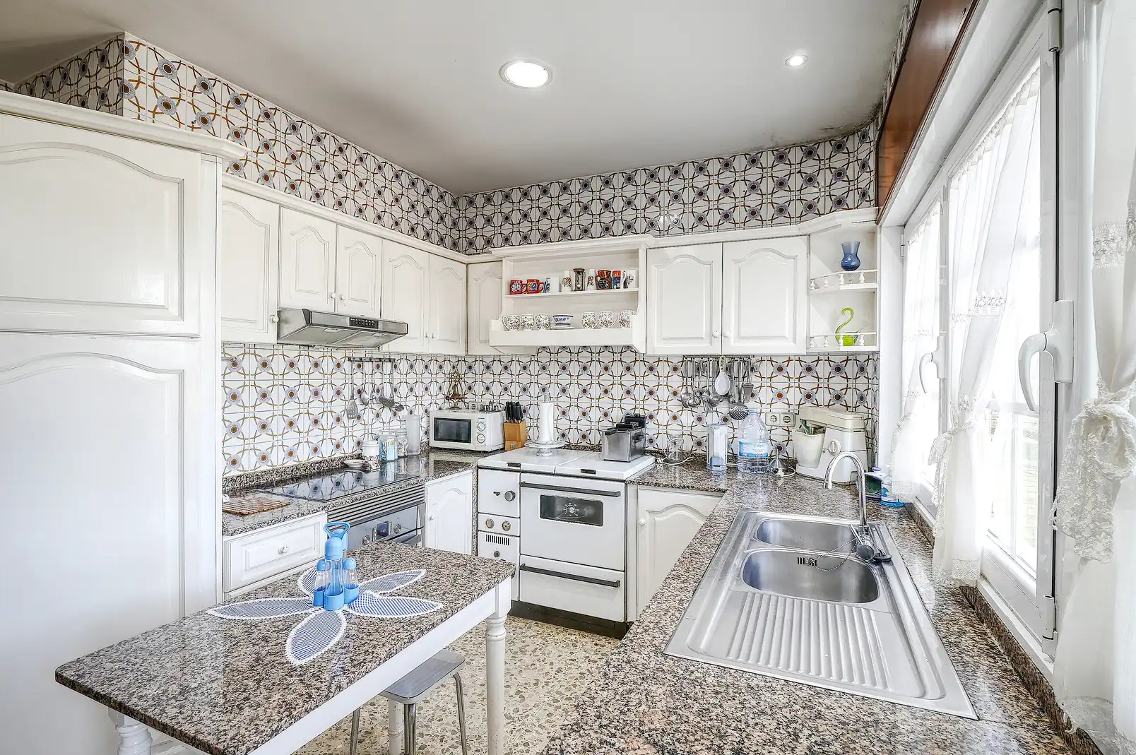 Cocina de Casa o chalet en venta en Bergondo con Calefacción, Jardín privado y Horno