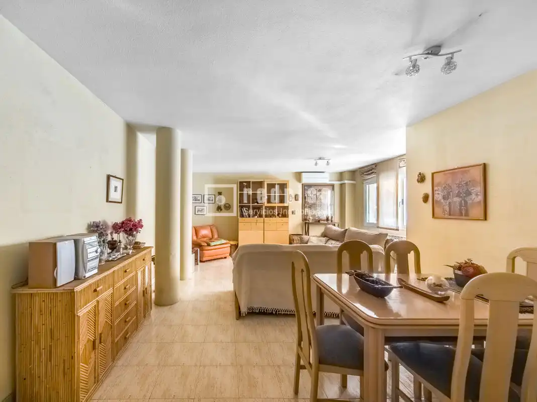 Flat for sale in Madrid  with Air Conditioner, Heating and Private garden