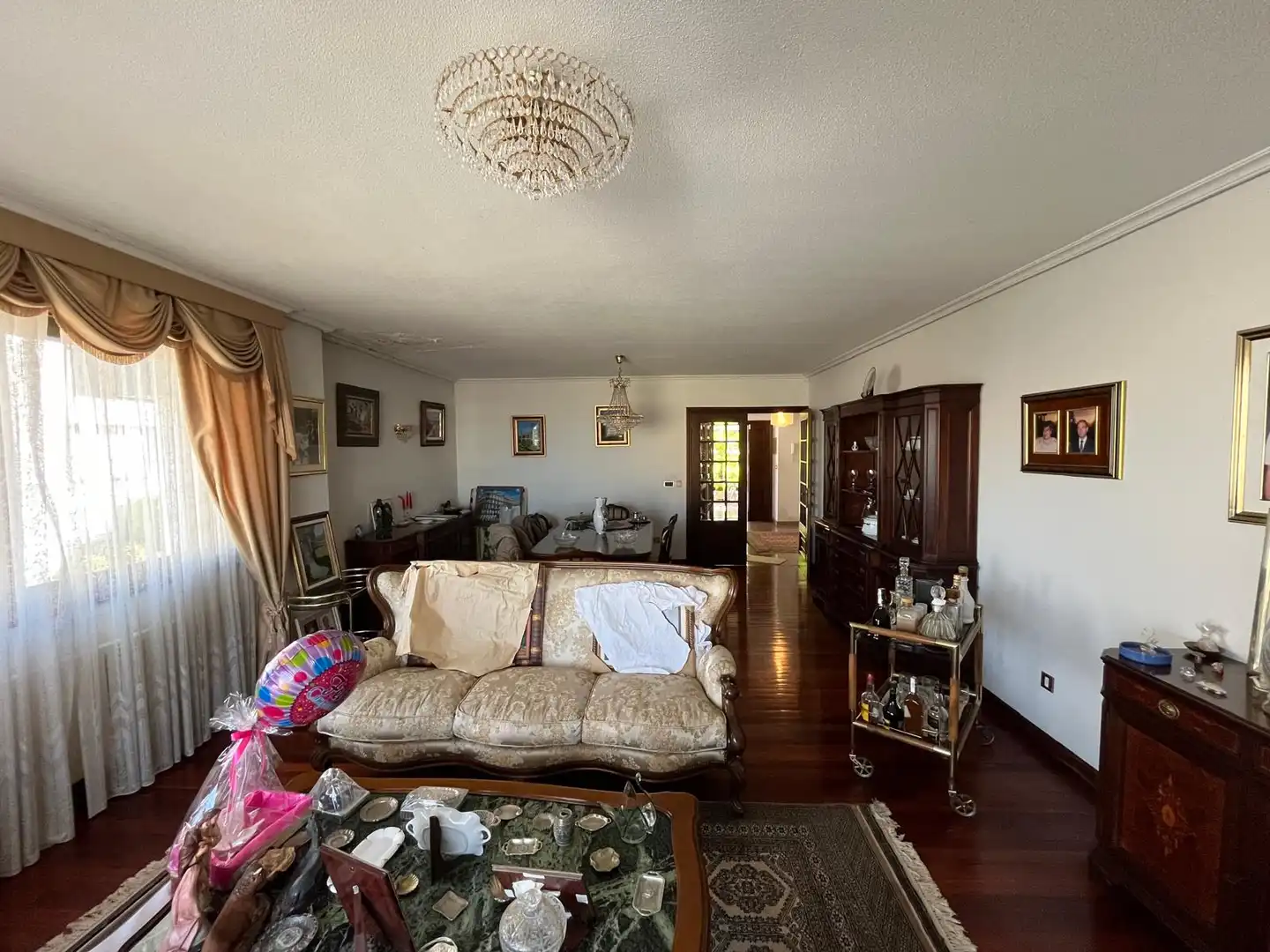 Sala d'estar de Casa o xalet en venda en Vigo  amb Calefacció, Jardí privat i Parquet
