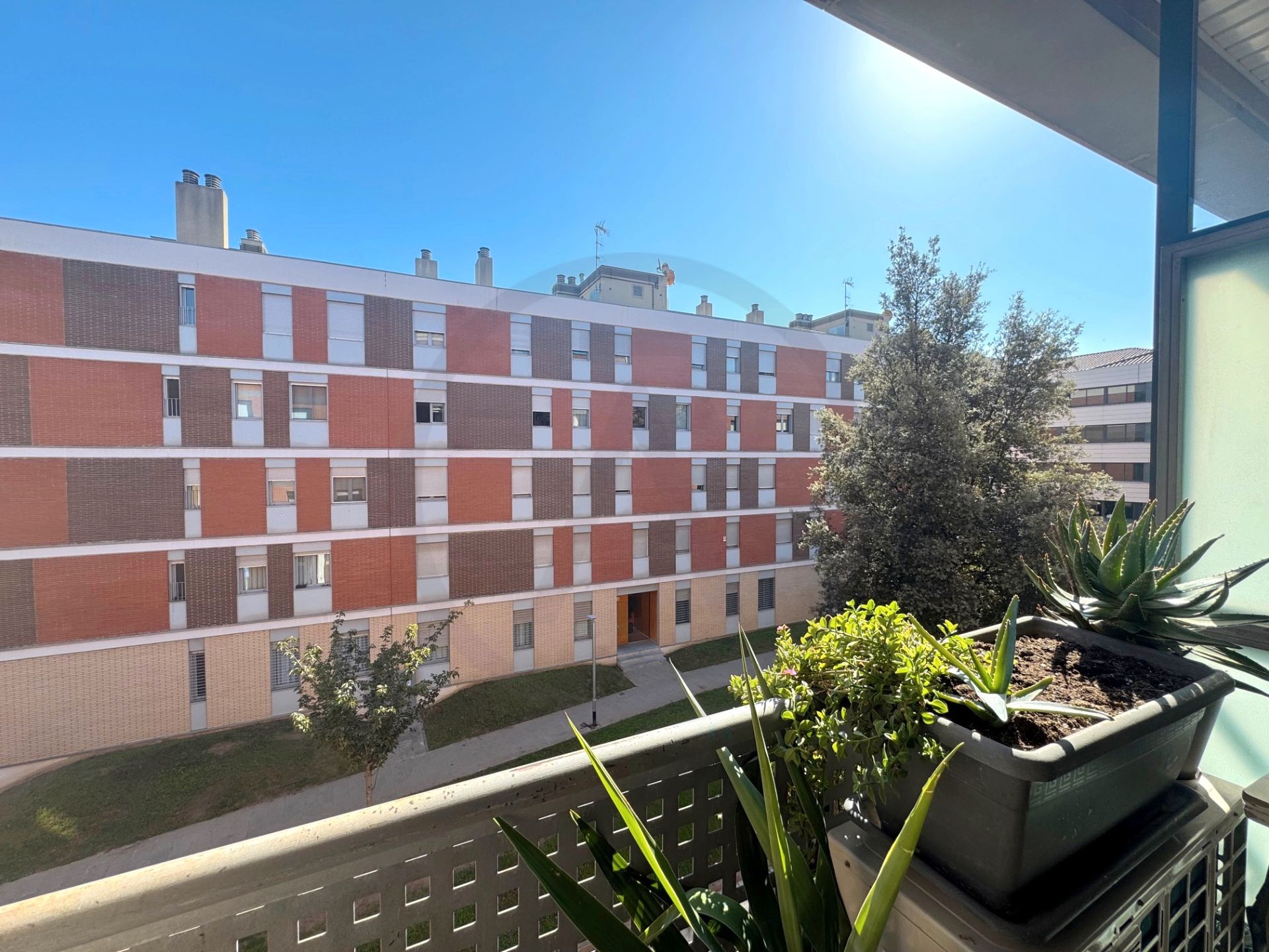 Vista exterior de Pis en venda en Sant Cugat del Vallès amb Calefacció, Parquet i Balcó