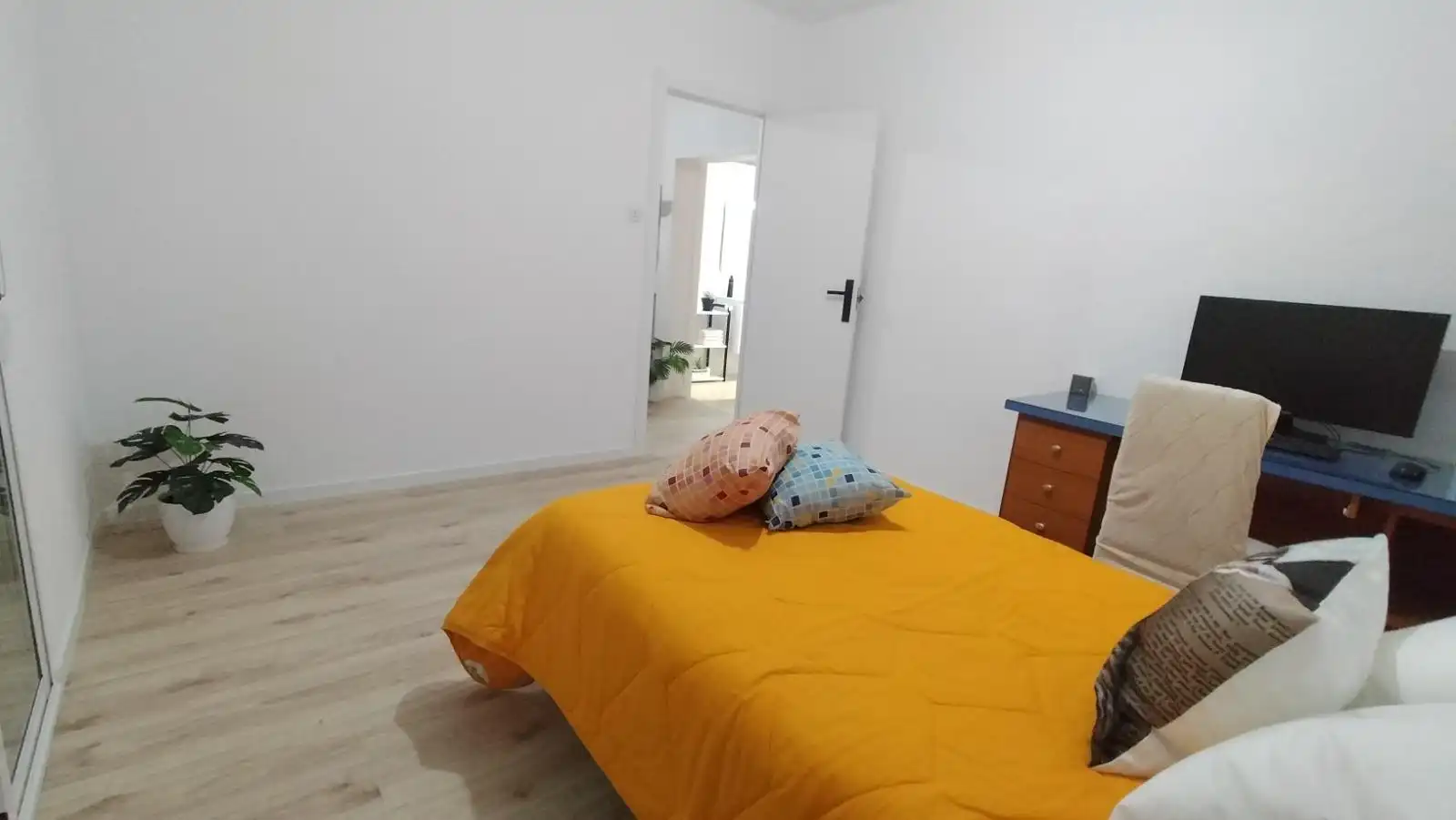 Dormitori de Casa adosada en venda en La Zubia amb Balcó