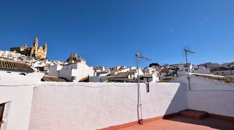 Encuentra en esta maravillosa propiedad una fantástica oportunidad tanto de vivienda como de inversión.