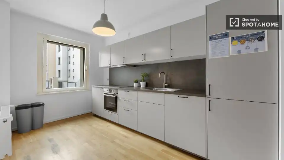 Kitchen of Flat for share in Colmenar de Oreja  with Air Conditioner, Terrace and Furnished