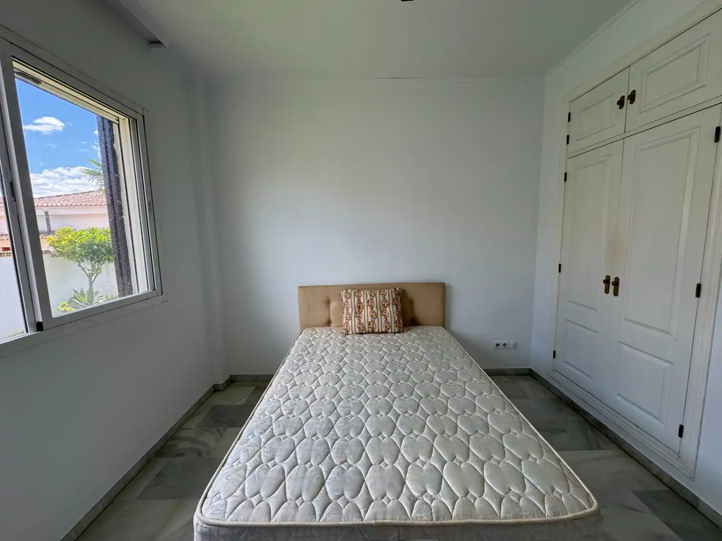 Habitación de Casa o chalet de alquiler en Espartinas con Aire acondicionado, Calefacción y Jardín privado