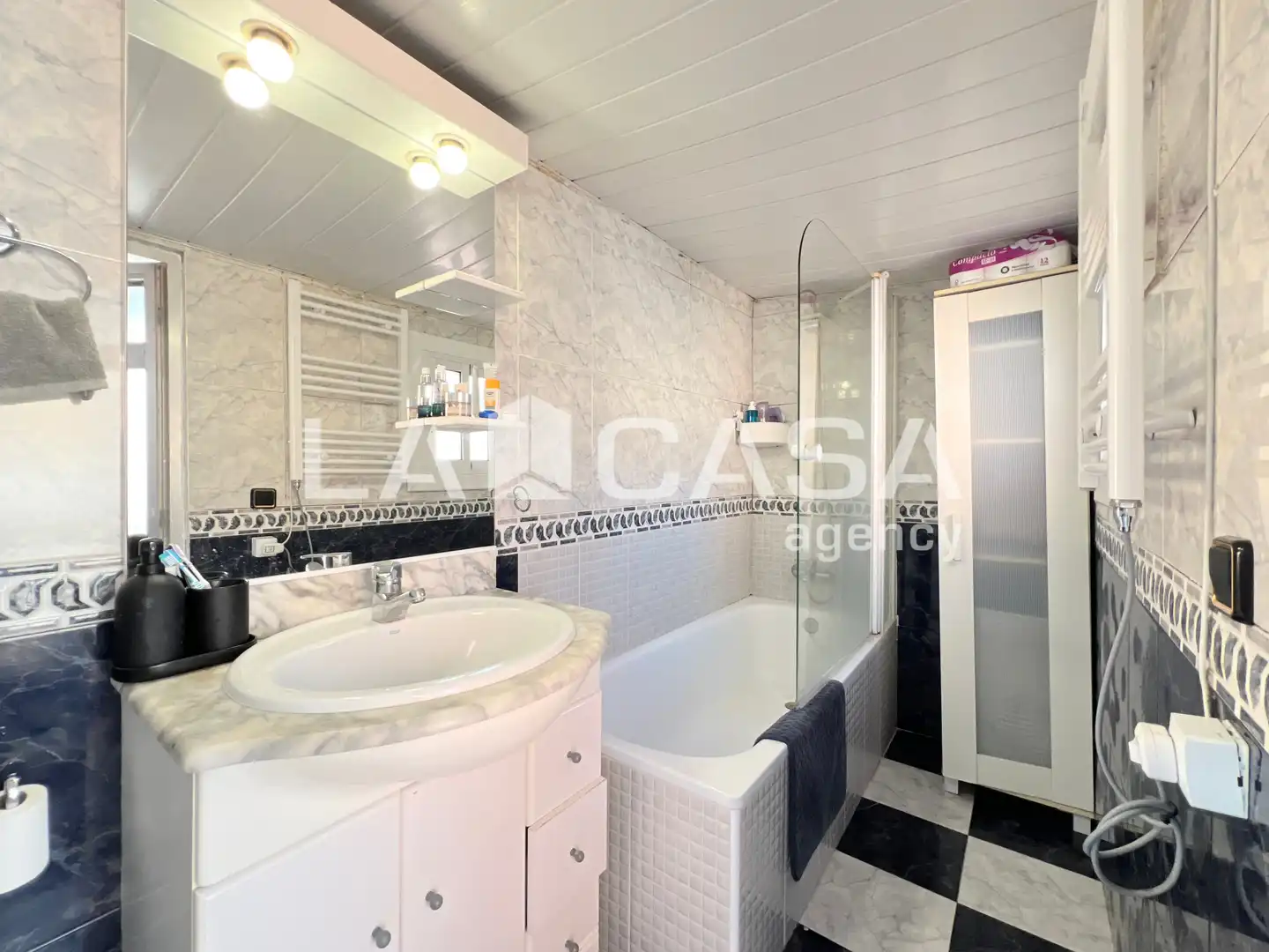 Baño de Ático en venta en Badalona con Calefacción y Terraza