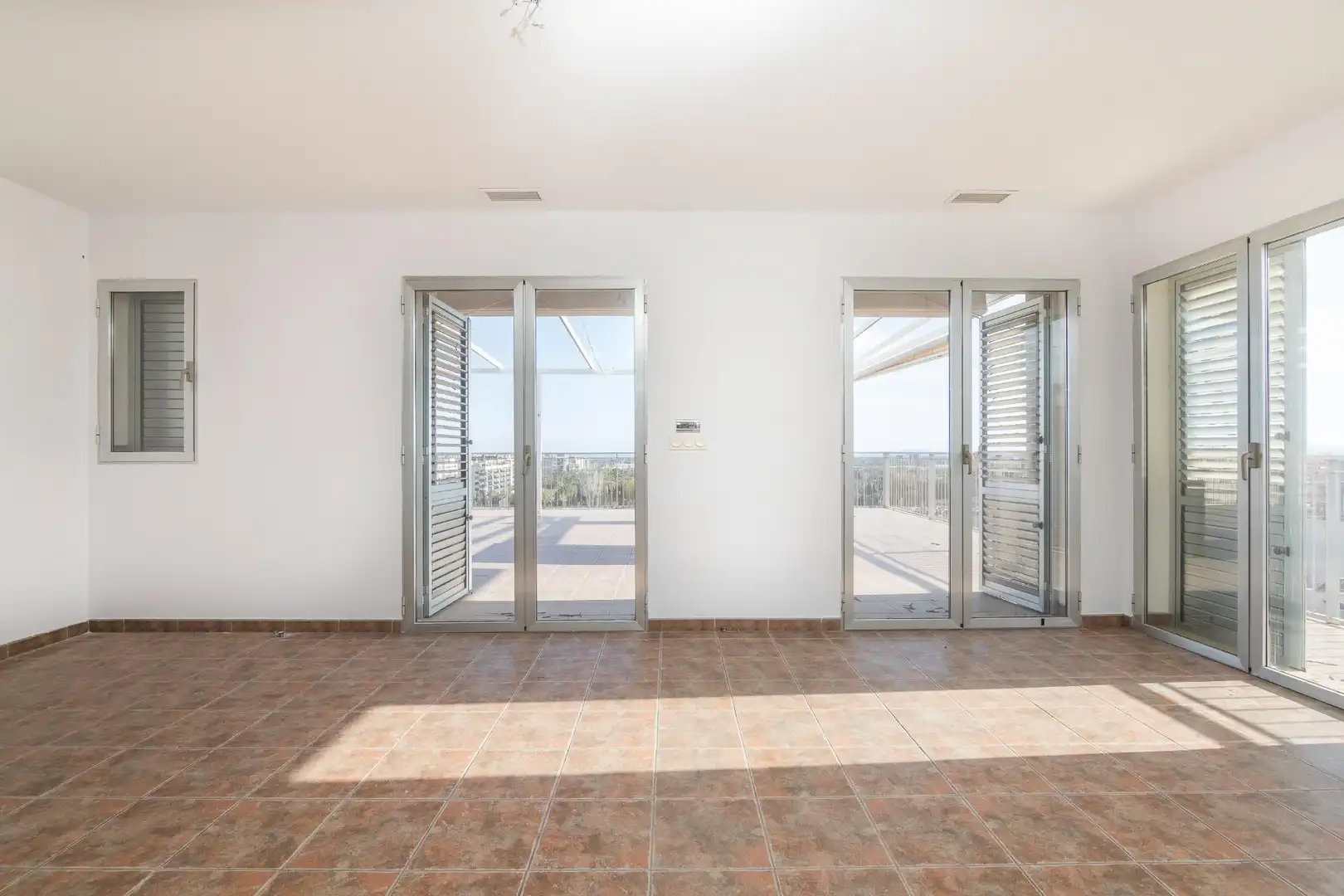 Dachboden zum Verkauf in Elche / Elx mit Klimaanlage, Heizung und Terrasse