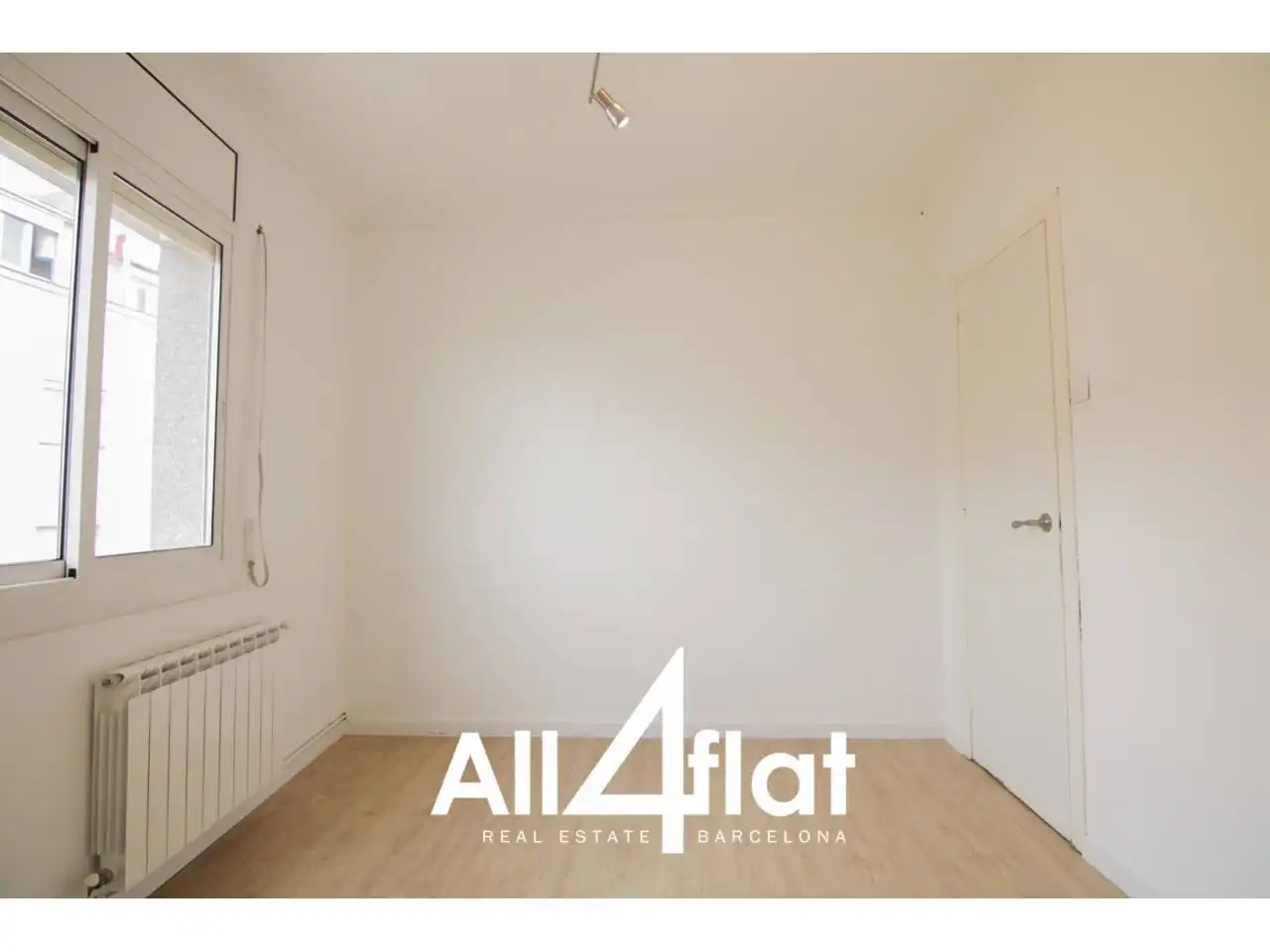 Bedroom of Flat for rent in Barcelona  with Heating, Parquet flooring and Alarm