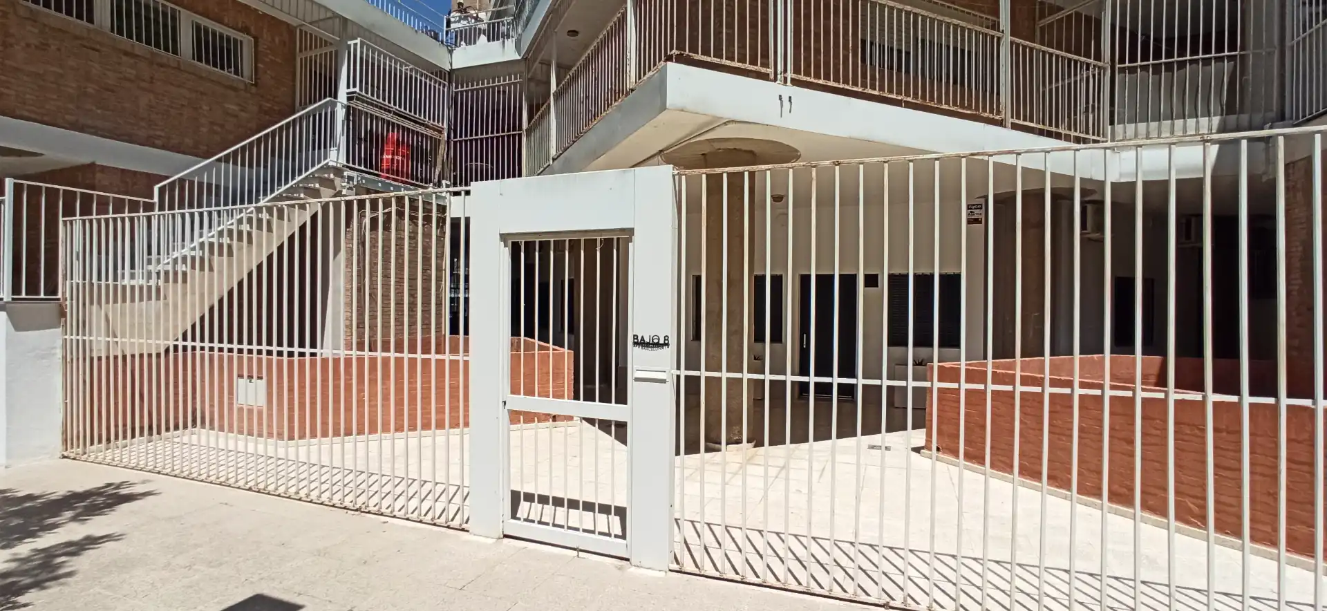 Vista exterior de Pis en venda en Granada amb Aire condicionat, Calefacció i Moblat
