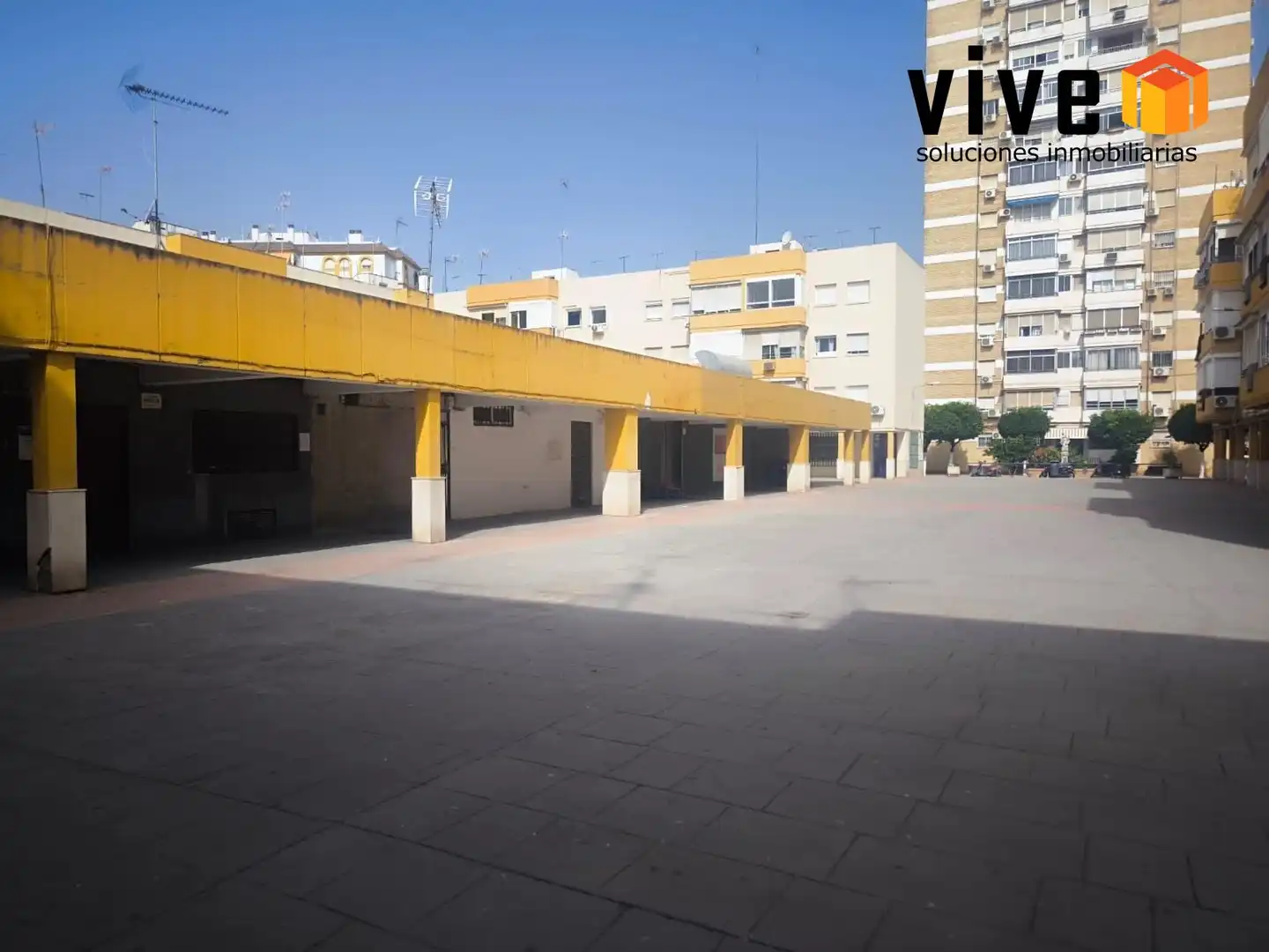 Parking de Piso en venta en Sevilla con Aire acondicionado, Terraza y Amueblado