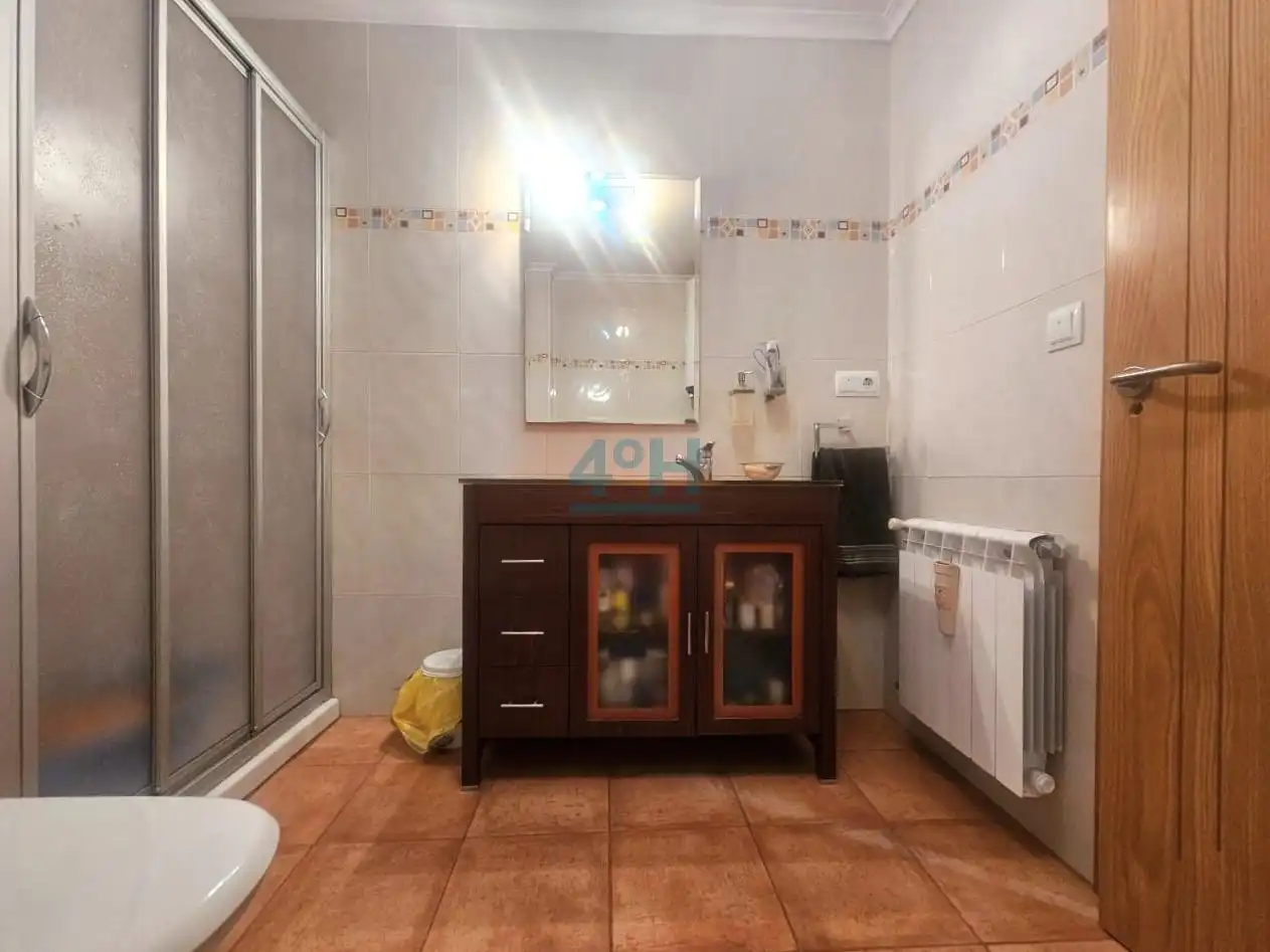 Badezimmer von Erdgeschoss zum Verkauf in Barbadás mit Heizung