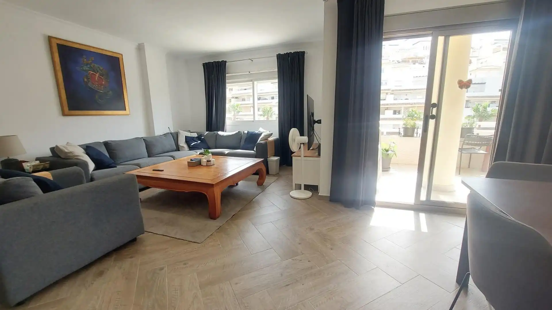Sala d'estar de Apartament en venda en Benalmádena amb Aire condicionat, Terrassa i Traster