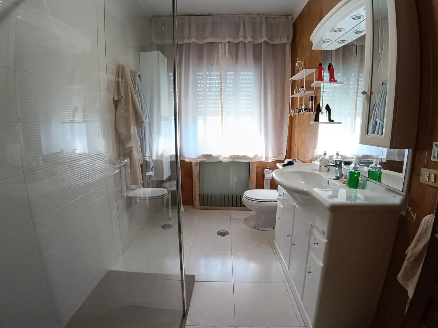 Bany de Casa o xalet en venda en Pontevedra Capital  amb Calefacció, Jardí privat i Parquet