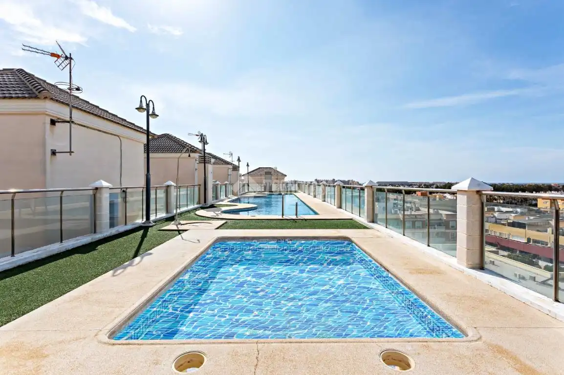 Piscina de Piso en venta en Roquetas de Mar con Aire acondicionado, Calefacción y Terraza