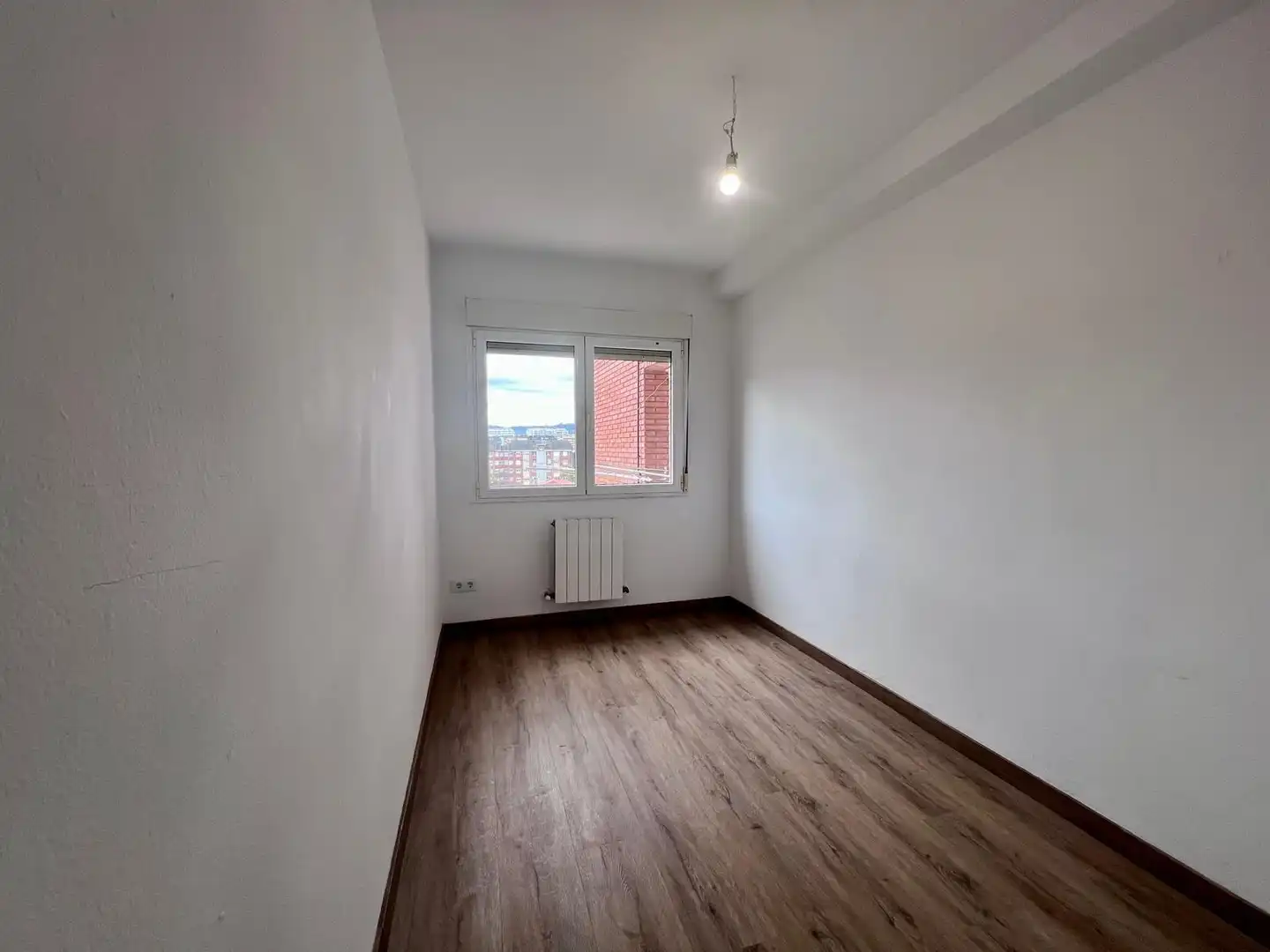 Dormitori de Pis en venda en Oviedo  amb Calefacció i Parquet