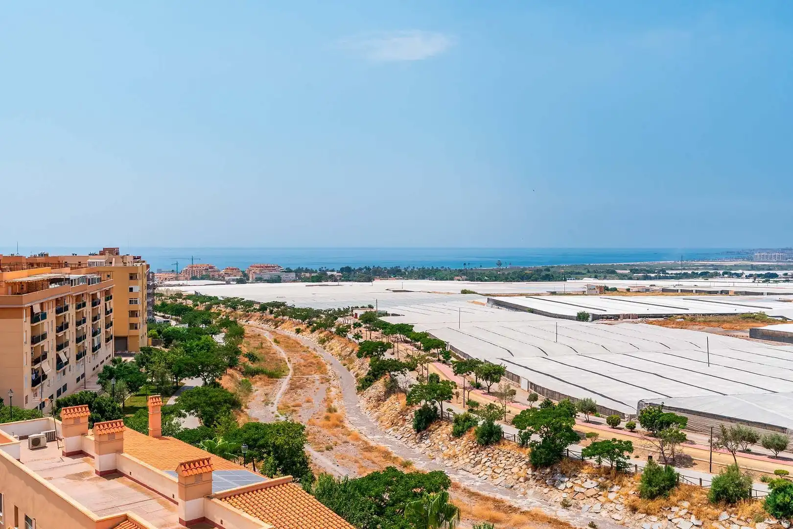 Vista exterior de Àtic en venda en Roquetas de Mar amb Aire condicionat, Parquet i Terrassa