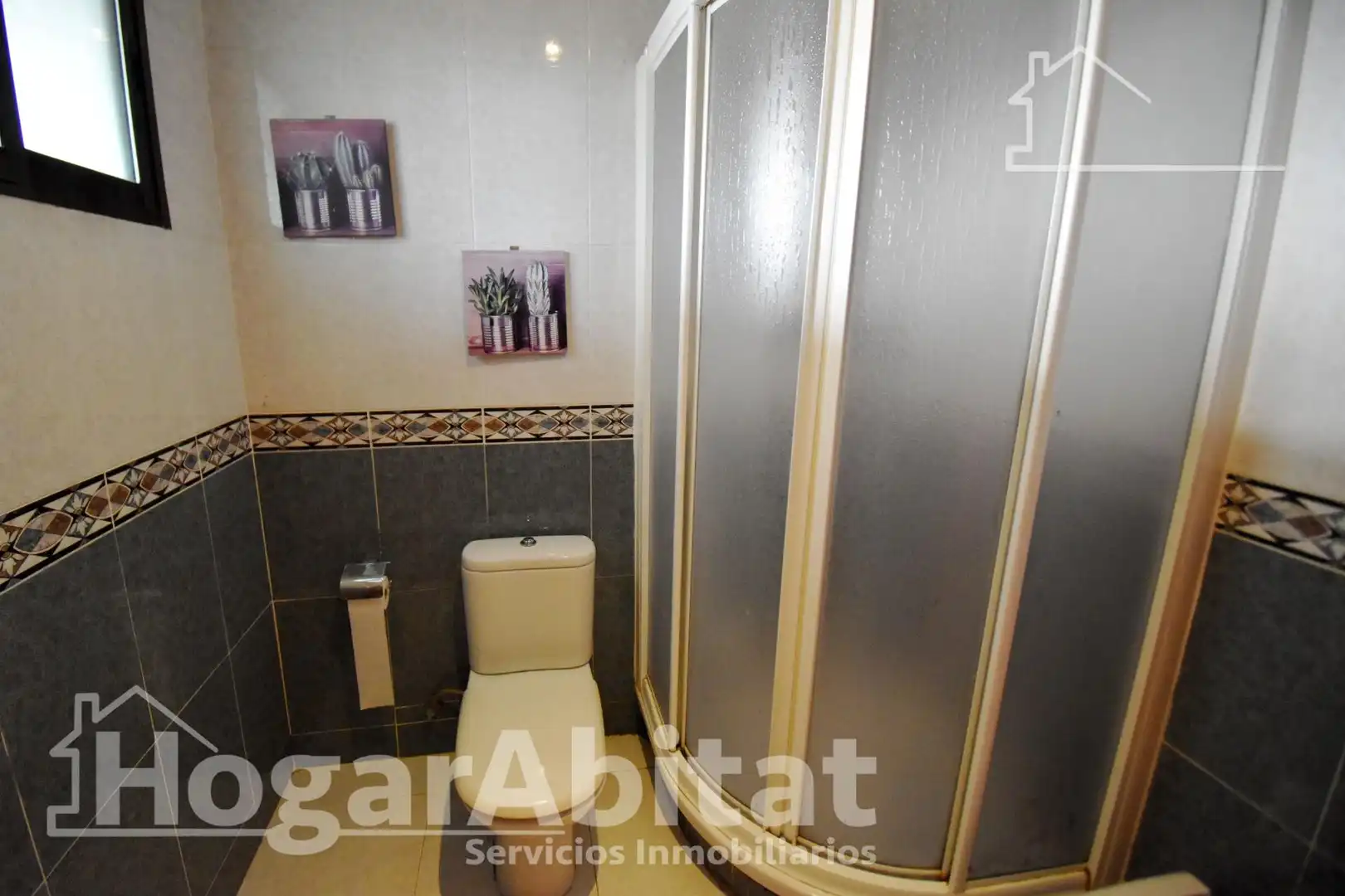 Badezimmer von Haus oder Chalet zum Verkauf in Castellón de la Plana / Castelló de la Plana mit Klimaanlage, Privatgarten und Terrasse