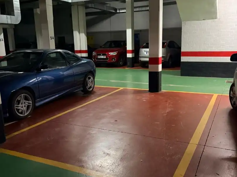Parkplatz von Garage zur Miete in Cadrete