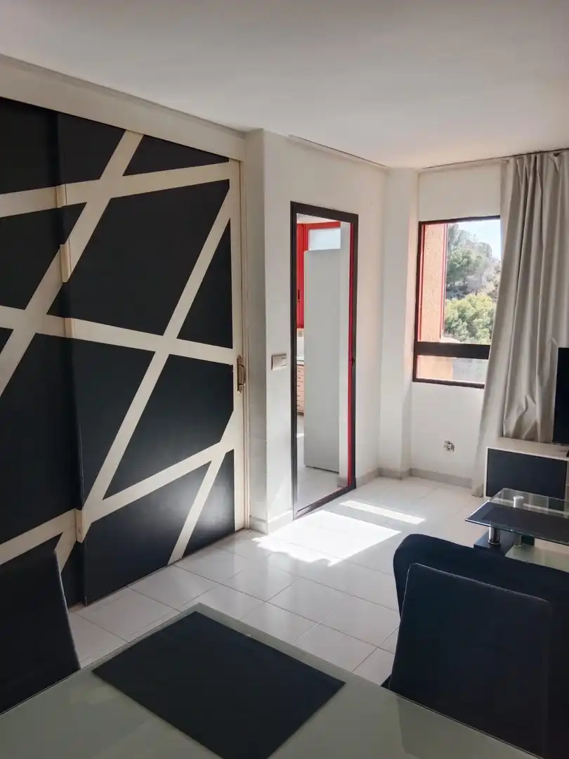 Dormitori de Apartament en venda en Benidorm amb Aire condicionat, Jardí privat i Terrassa