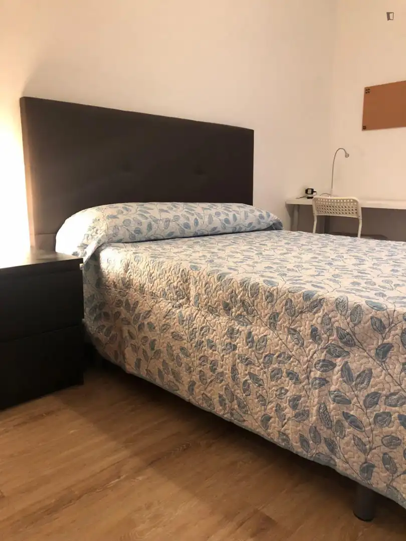 Room in Oviedo , Asturias