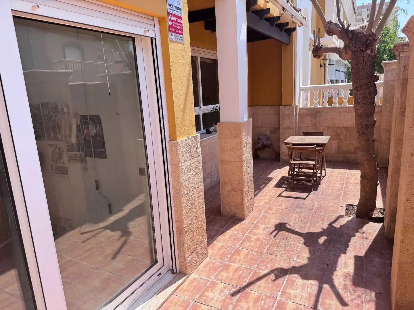 Terrasse von Einfamilien-Reihenhaus zum Verkauf in Roquetas de Mar mit Klimaanlage