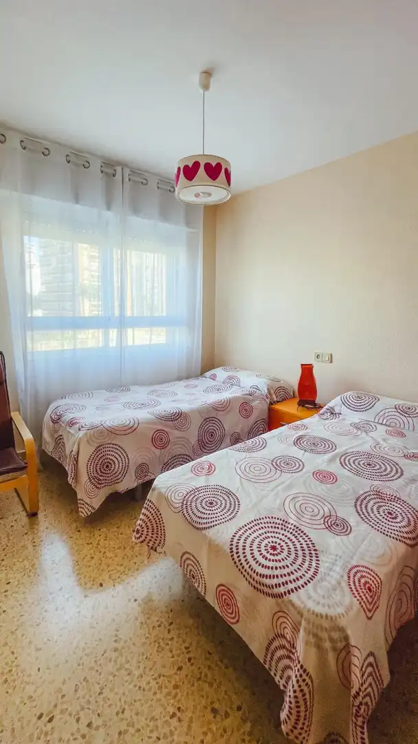 Dormitori de Pis en venda en Benidorm amb Aire condicionat, Jardí privat i Terrassa