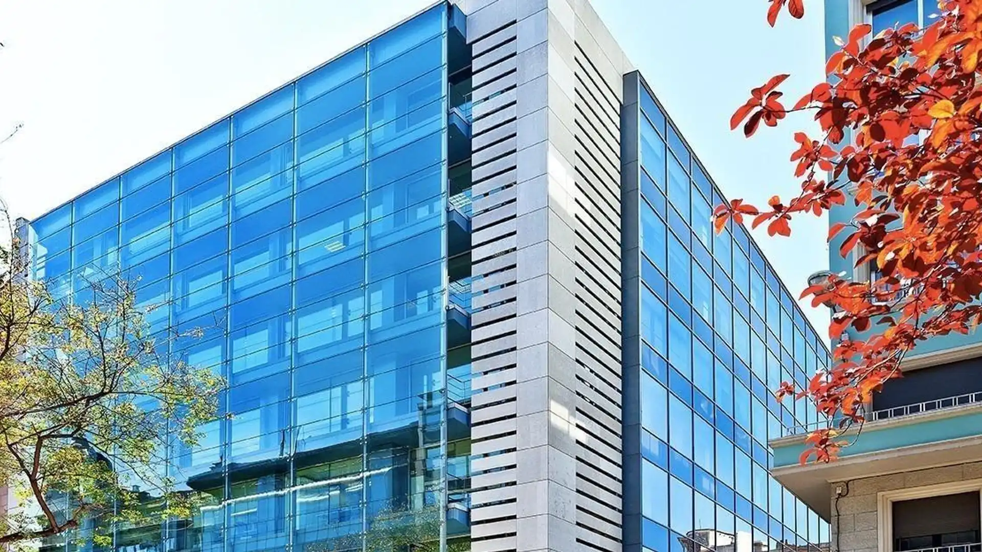 Außenansicht von Büro zur Miete in  Barcelona Capital mit Klimaanlage und Terrasse