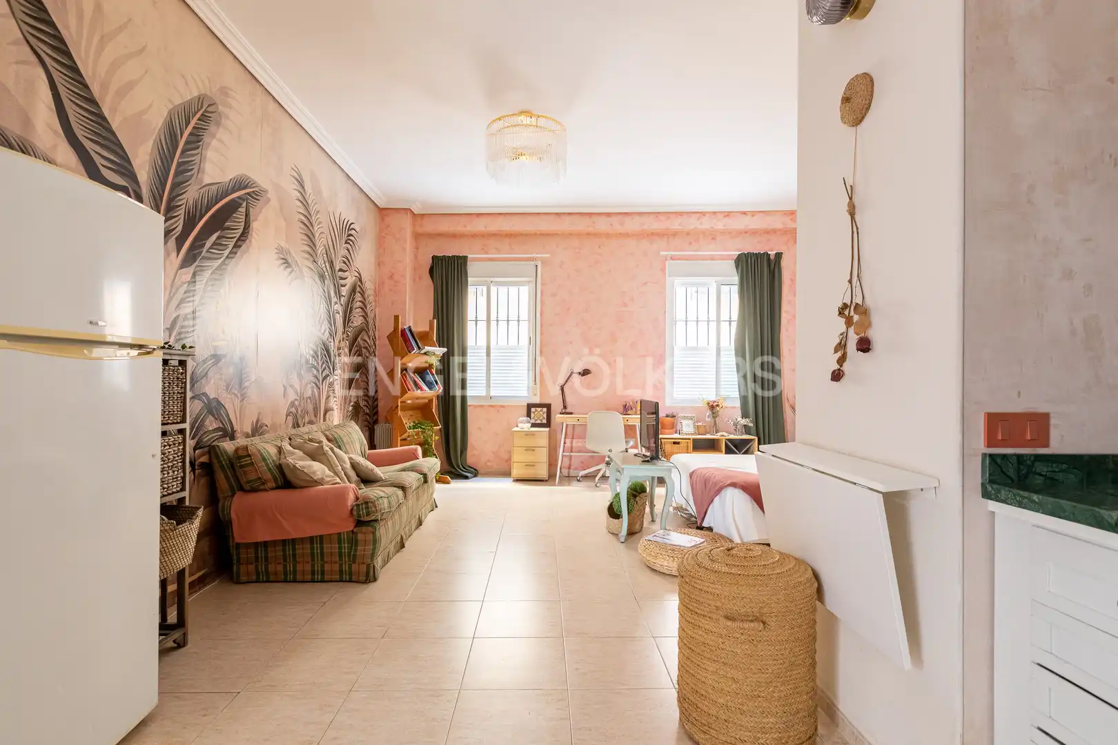 Study for rent in Santa Catalina