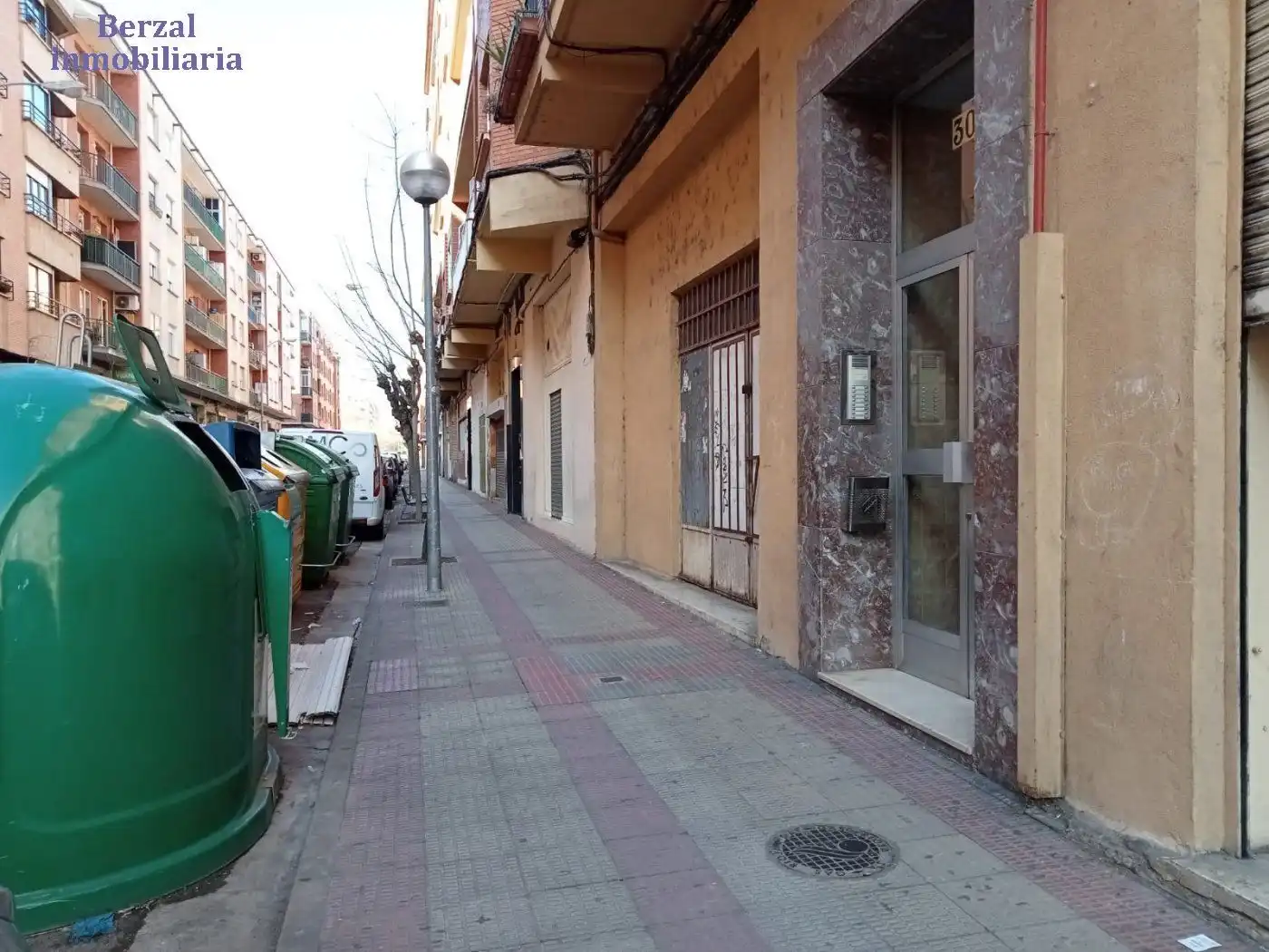 Vista exterior de Local en venta en  Logroño